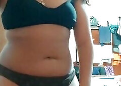 Desi milf loves to show her naked body