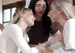 Blondes tag teaming spicy brunette in a wild scissoring