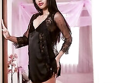 ASIANTGIRL - Glamorous Cutie Of Hannah Glows As Striptease