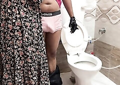 Step Mama Helping Her Injured Step Son to Wash and Tempted Him. Lastly End up with Sucks His Schlong, In advance of Getting Drilled Hard