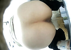 chinese girls go to toilet.567