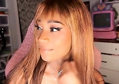 Shemale tranny amateur bouncing up and down on a dick