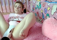 Cute blonde amateur webcam teen masturbating