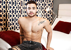 Beaux Banks in a hotel room with horny stud Alex Mecum