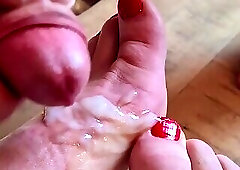 Foot worship and cum on feet