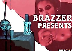 Inspector Charles Dera is here to bring peace to a city that has been latterly ravaged by a vampire. Charles, being a real hero, fears no thing and mo