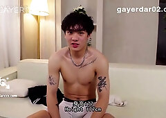 Edging Gen-z Basketballer in Sloppy White Socks