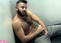 Surprise for a straight man in the gloryhole
