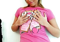 Teen shows her pleasant snatch