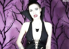 My hawt red lips in a witch's suit will make u hard