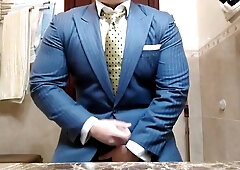 Str8 daddy jerking off in suit 7