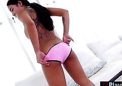 Amateur tattooed tranny playing with toy after posing