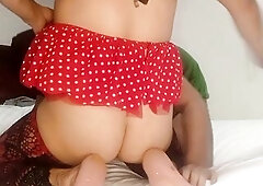 T-girl tranny pone a mamar culo y verga a al marido de su amiga