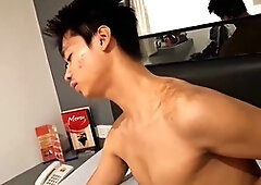 Amateur bareback fun with a young Asian guy at the hotel