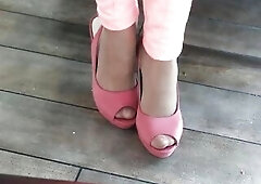 See me taking my pink high heeled sandals off in a bar to strech my toes and heels, to rub my hosed soles against my sandals...