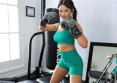 Curvy brunette Scarlett Alexis likes riding on a pretty big dick