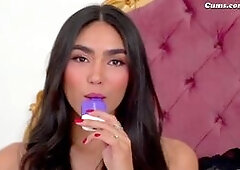 Wild Hot Busty Camgirl Fucks Her Cunt