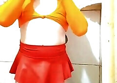 Velma s cosplay crossdresser