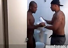 Ajudando o amigo bêbado