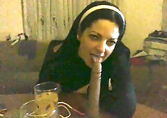 Aged wench sucking large sextoy