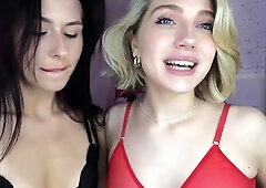 Amateur Webcam Cute Teen Plays Solo with Big Dildo