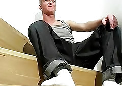 UK amateur jerks and cums in his palm