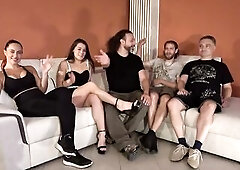 Schiavo Con Piccolo Pene Umiliato e Sottomesso Con Nipp Play e Drubbing Da Due Giovani Mastix