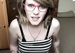 Livecam gal lactating 04