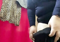 Large abdomen and biggest booty in the fitting room. Do u wanna on me