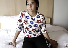 Giving thi Thai street hooker a new perpective of the white dick