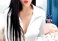 Sexy asian toys her pussy and ass on webcam