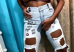 ???? YOU LIKE TO SEE ME PISS I KNOW!!!! comment where you want to see me pee????