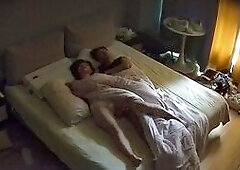 酒店收藏级呆萌眼镜女化完妆变高冷旗袍女神让男友爽干2