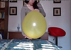 BIG YELLOW LOONER: Nicolettas High-Pressure Game on Latex