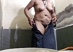 Kavita Bhabhi gets naughty in the bathroom