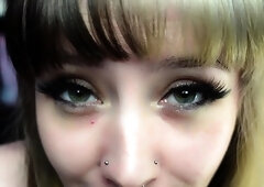 Annalisa is an amateur teen babe fucking the toy