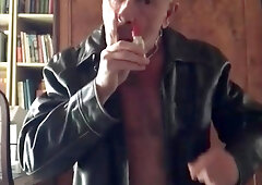 ma pisse est trop bonne : je la bois