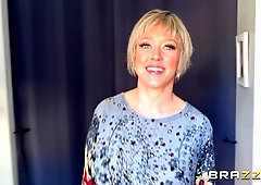 Soloing rich MILF Dee Williams anally fucked herself in the darkroom