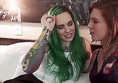 Roundass trans amateurs masturbate together