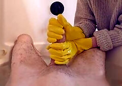 Palace maid Missloveglove steps in to give me a handjob while wearing her rubber gloves