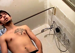 StraightNakedThugs.com: American Chad Turner masturbating