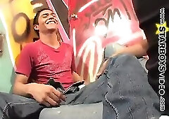 Bruno y Nathan se calientan al ver un dibujo