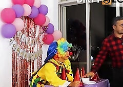 I SCREW THE CLOWN WITH THE BIGGEST THICK WANG AT MY BIRTHDAY PARTY.