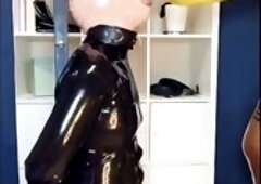 Mastix Kinky Peach bangs her thrall's mouth