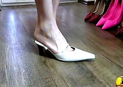 Milf Katerina Hartlova shoeplay with many High Heels