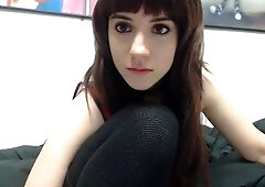 Amateur Webcam Teen Flashes Masturbates