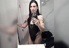 Do u want to worship this large dick and butt?