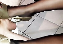 I get my rod massaged. 1St with hawt heels, then with the nylon feet and lastly I spray my cum on the shoes and stockings!