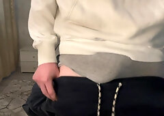 i jerkoff my large rod while my gf no at home