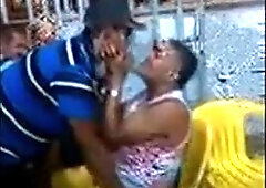 Velho gay latino pega um cara no bar789
